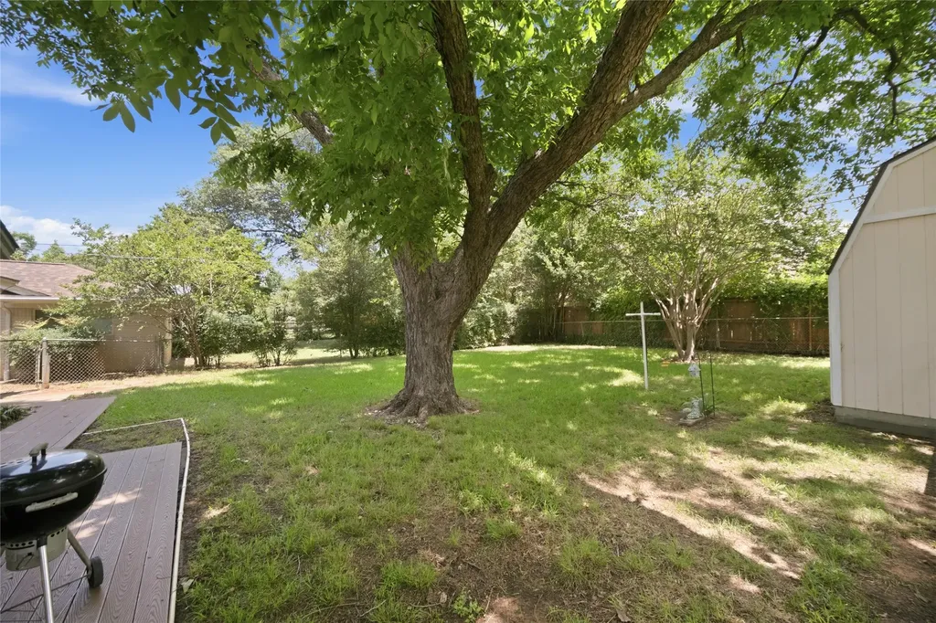 501 Simmons Drive Euless TX 76040
