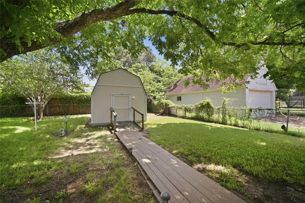 501 Simmons Drive Euless TX 76040