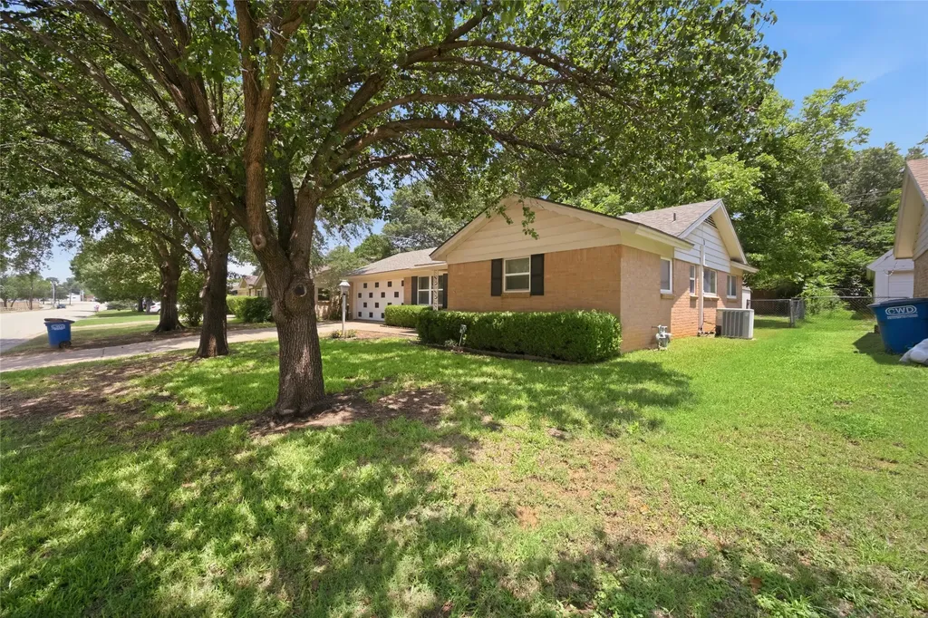 501 Simmons Drive Euless TX 76040