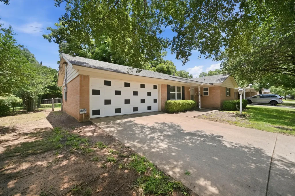 501 Simmons Drive Euless TX 76040
