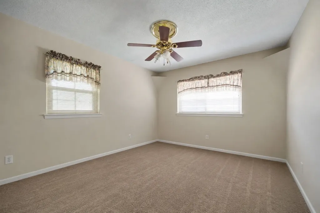 501 Simmons Drive Euless TX 76040