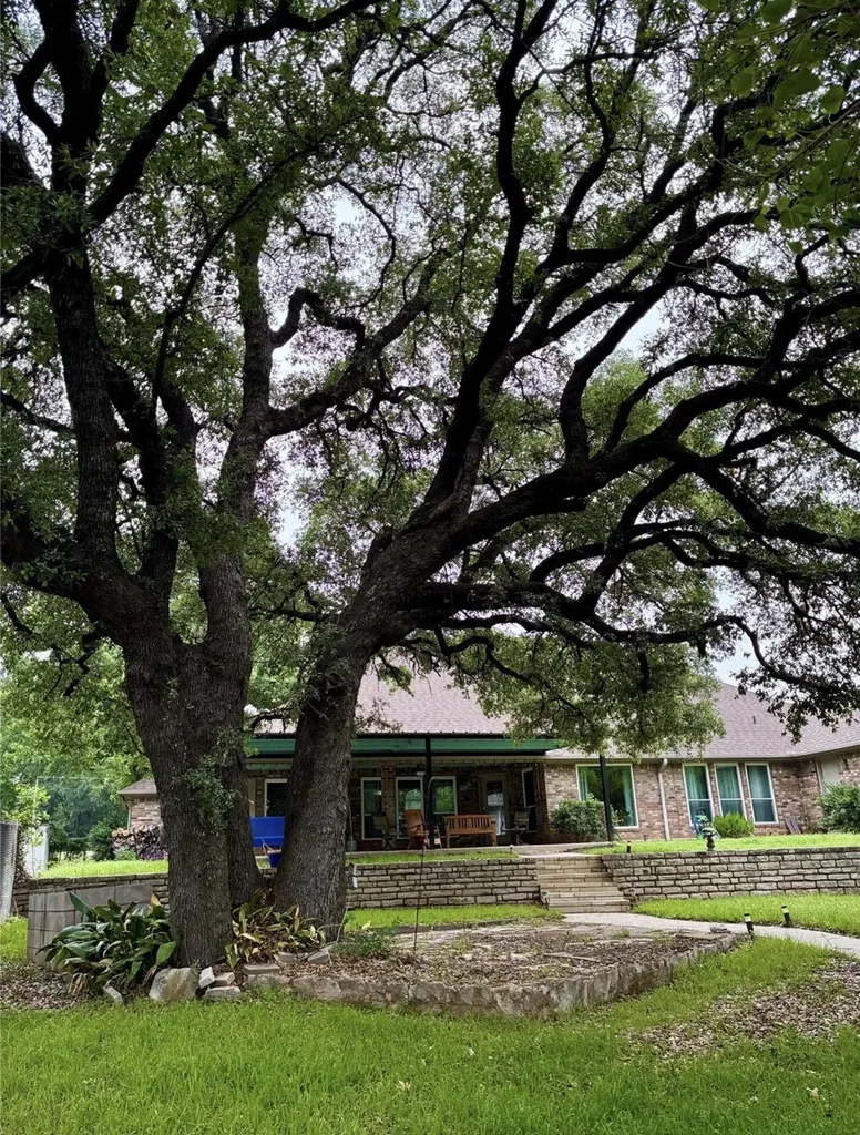 1408 Island Village Court Granbury TX 76048