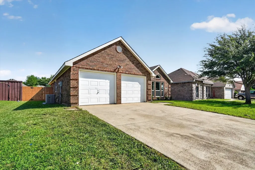 707 Fairview Avenue Seagoville TX 75159