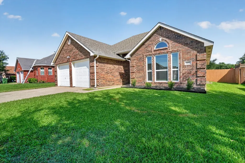 707 Fairview Avenue Seagoville TX 75159