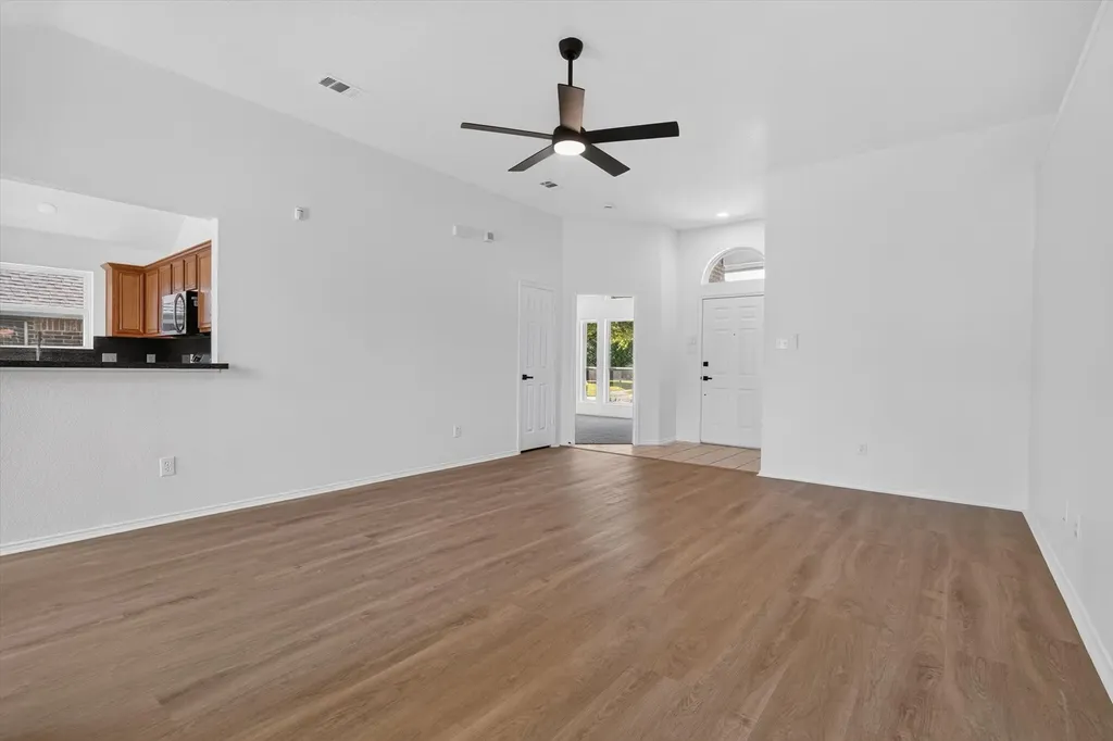 707 Fairview Avenue Seagoville TX 75159