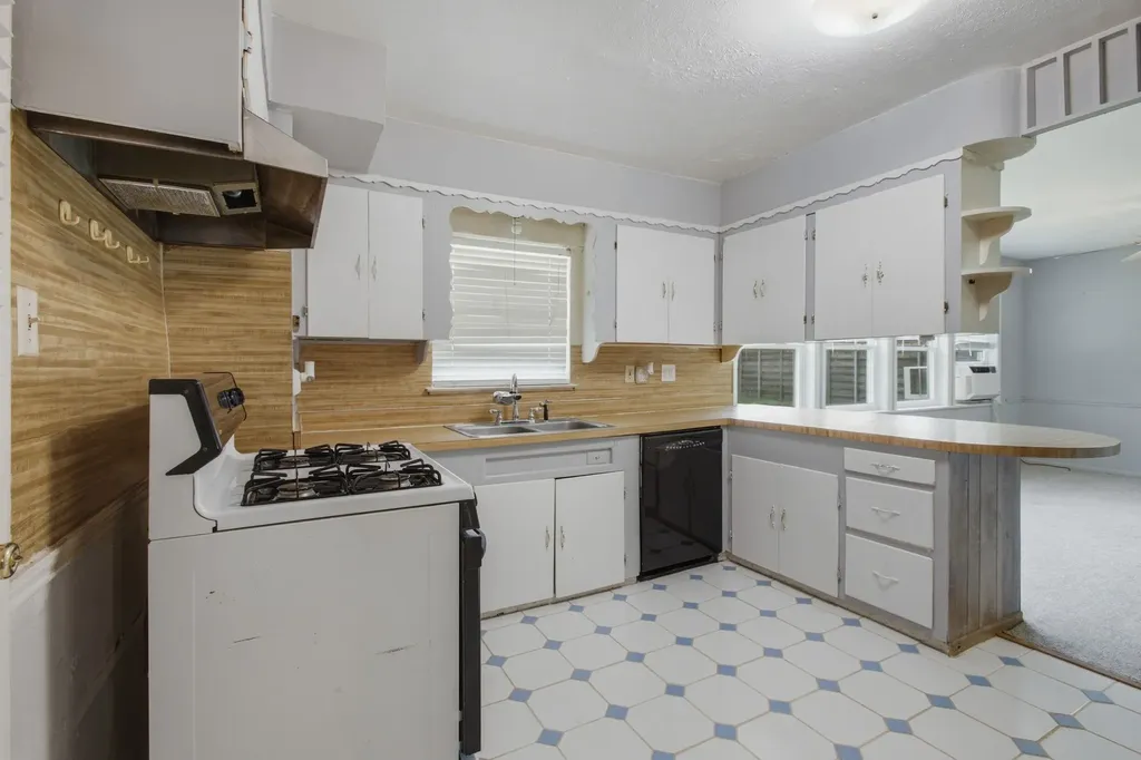 1625 Meadowbrook Drive Garland TX 75042