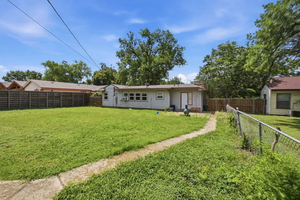 1625 Meadowbrook Drive Garland TX 75042
