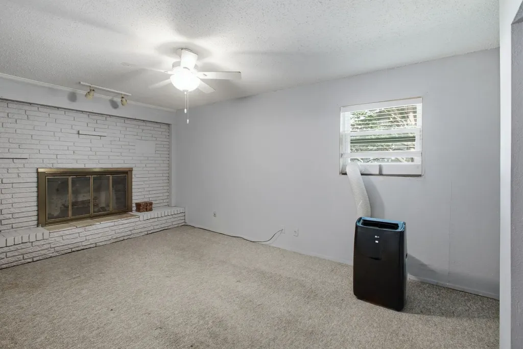 1625 Meadowbrook Drive Garland TX 75042