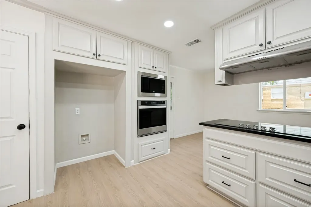 1717 Monaco Drive Arlington TX 76010