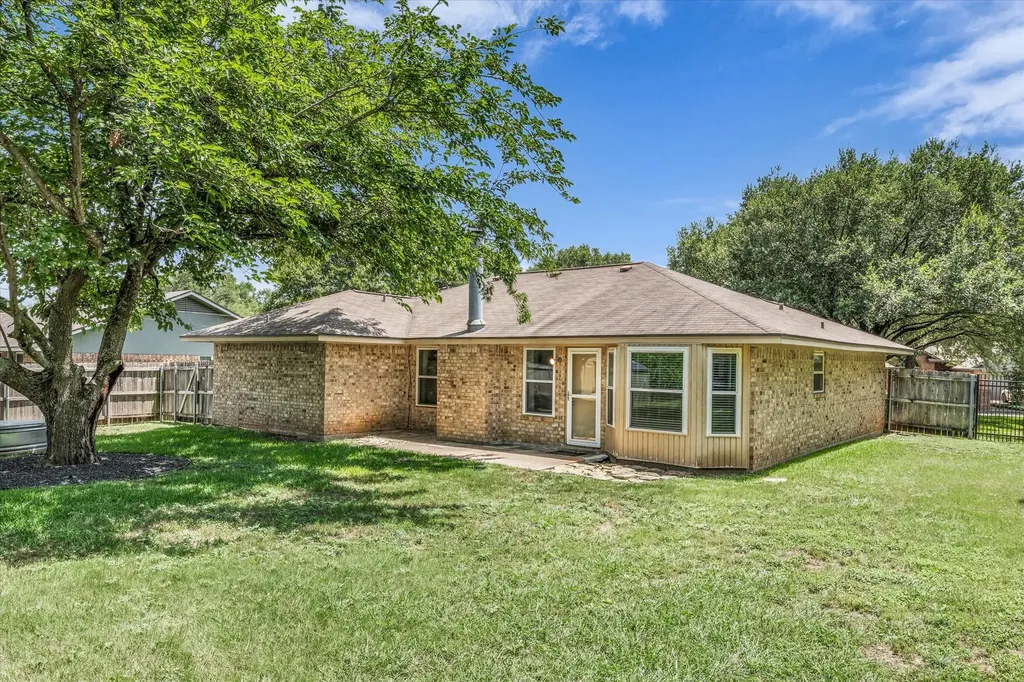 316 E Chapman Road Hewitt TX 76643