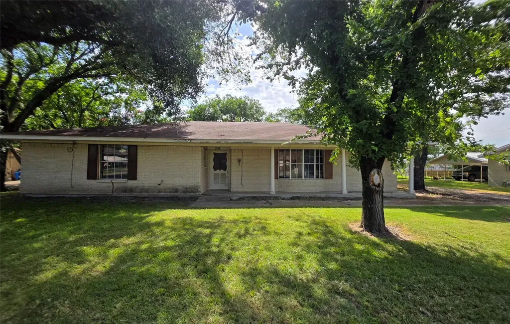 204 Fordyce Street Barry TX 75102