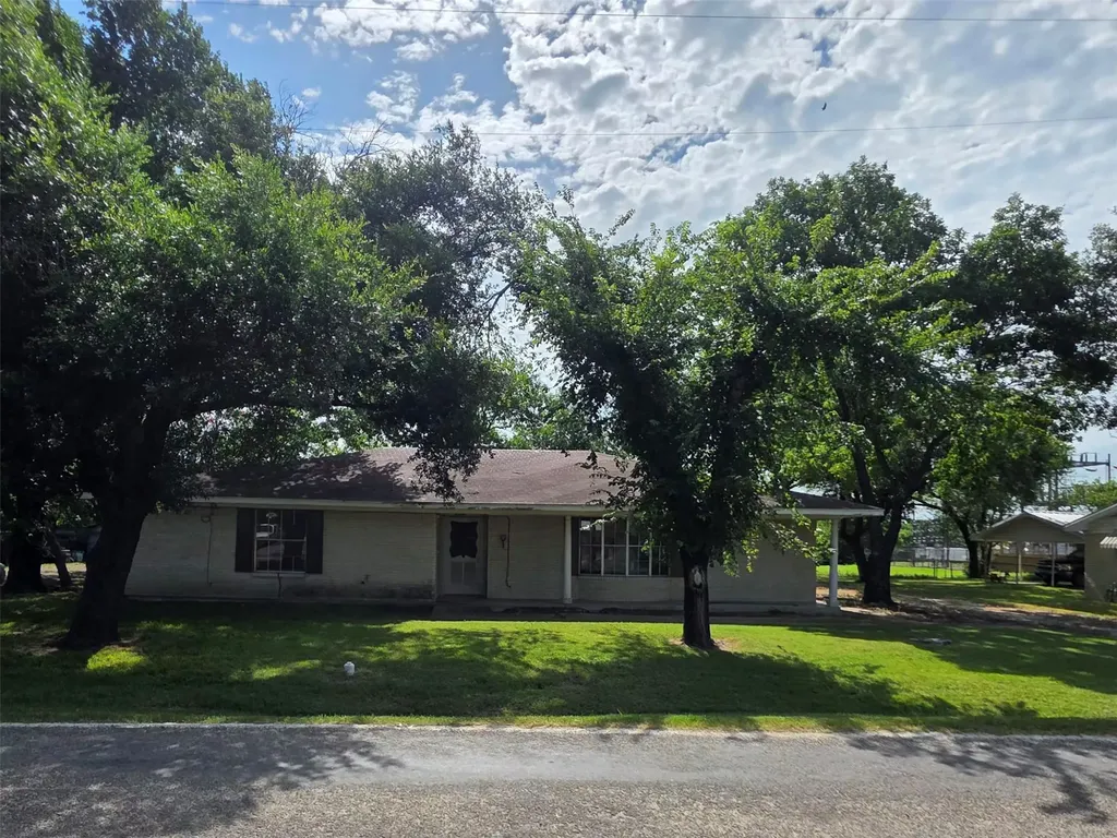 204 Fordyce Street Barry TX 75102