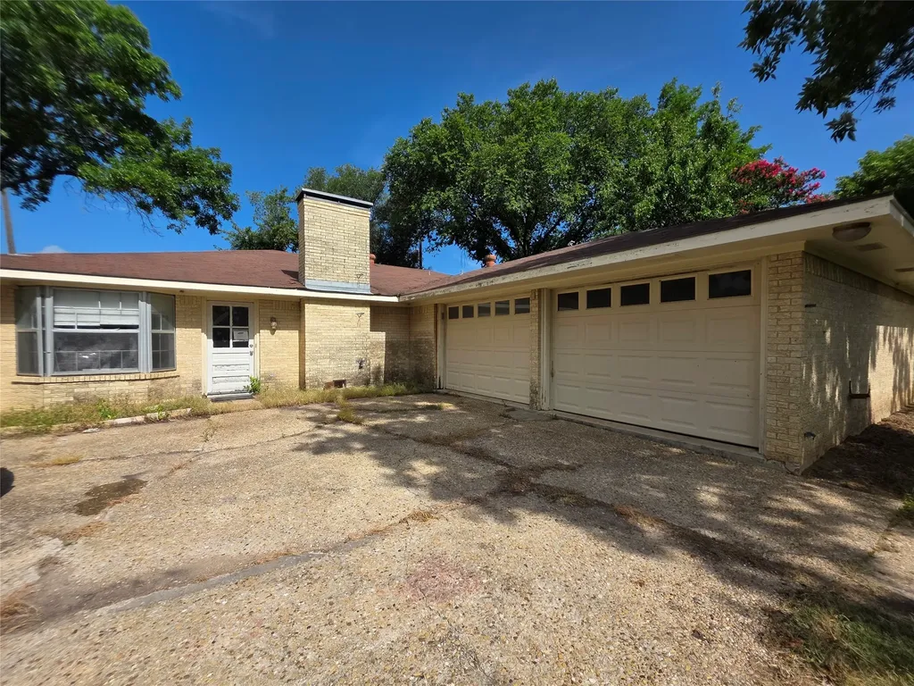 204 Fordyce Street Barry TX 75102