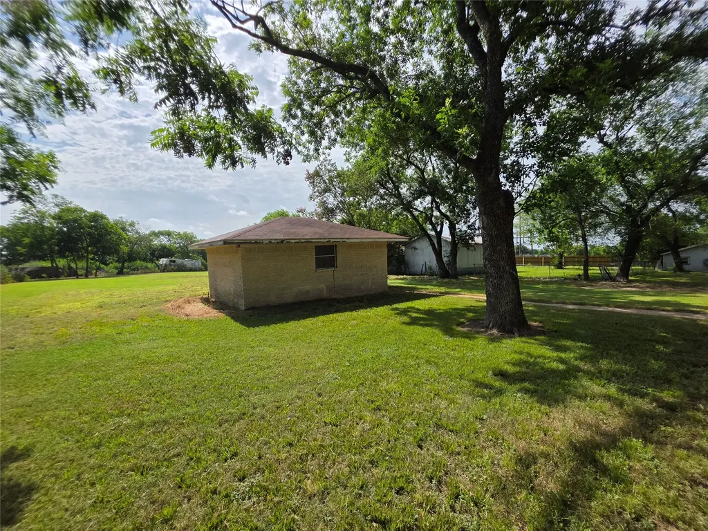 204 Fordyce Street Barry TX 75102