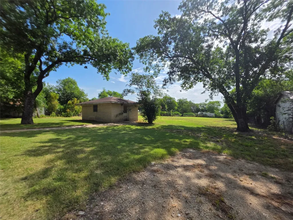 204 Fordyce Street Barry TX 75102