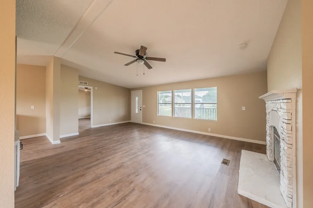 153 Clay Court Springtown TX 76082