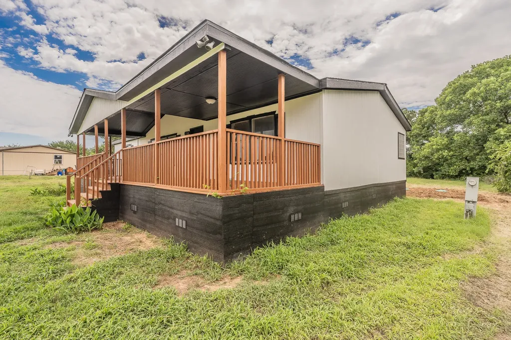 153 Clay Court Springtown TX 76082