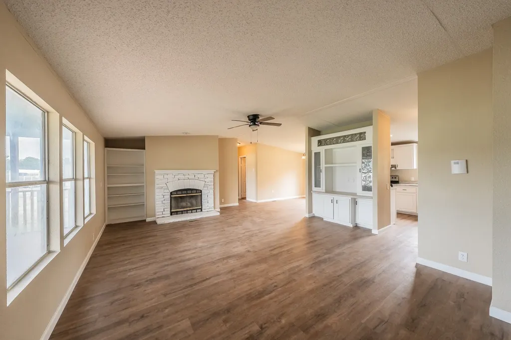 153 Clay Court Springtown TX 76082