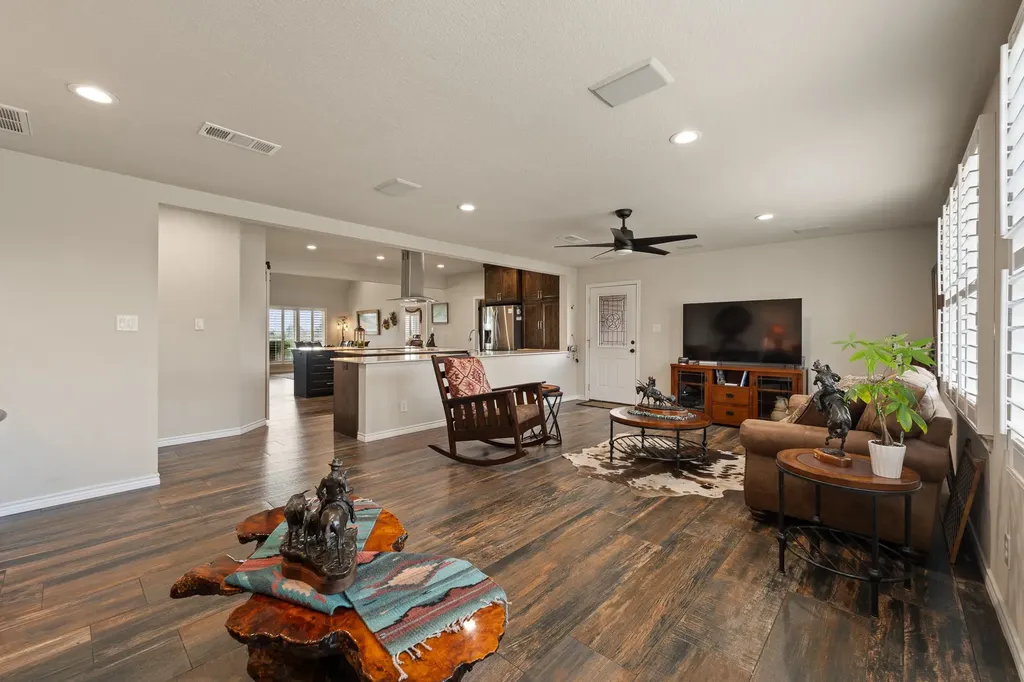 4515 E Renfro Street Alvarado TX 76009