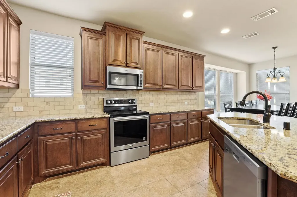 223 Thompson Drive Van Alstyne TX 75495