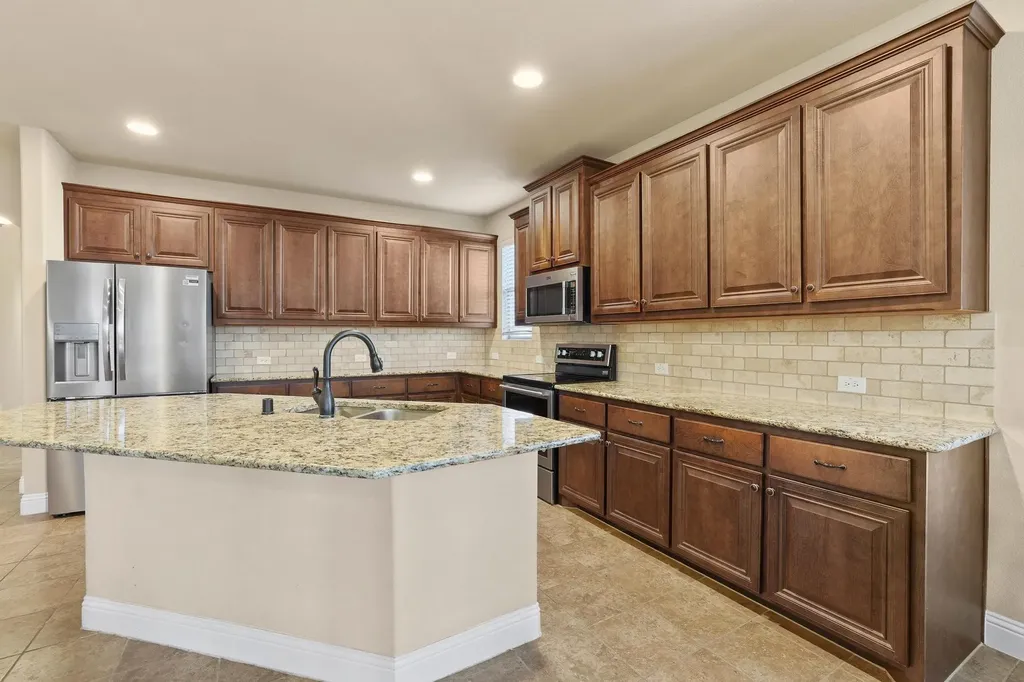 223 Thompson Drive Van Alstyne TX 75495