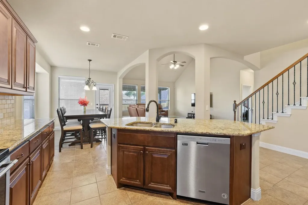 223 Thompson Drive Van Alstyne TX 75495