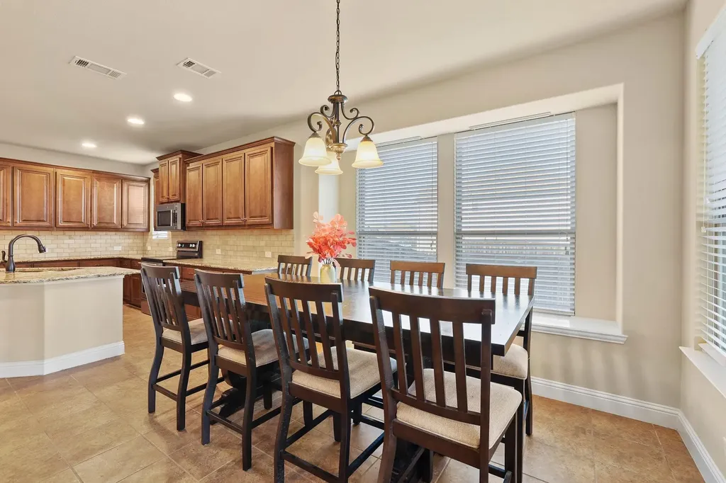 223 Thompson Drive Van Alstyne TX 75495