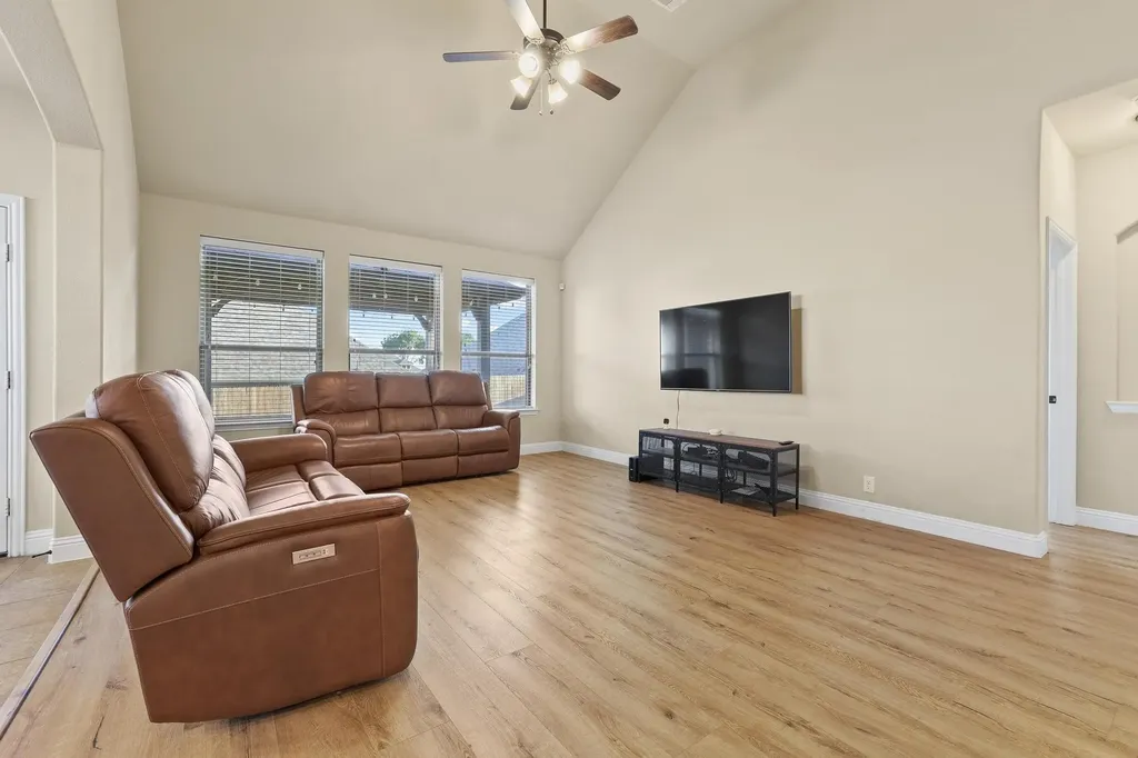 223 Thompson Drive Van Alstyne TX 75495