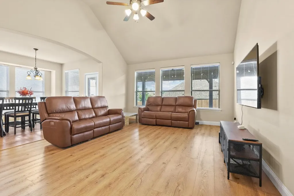 223 Thompson Drive Van Alstyne TX 75495