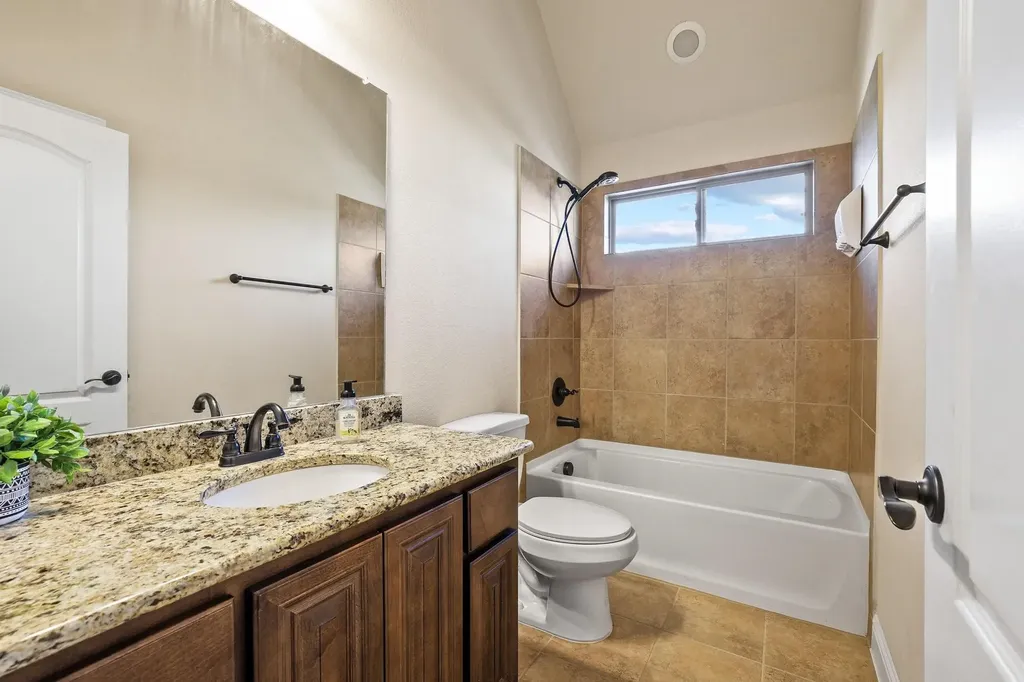 223 Thompson Drive Van Alstyne TX 75495