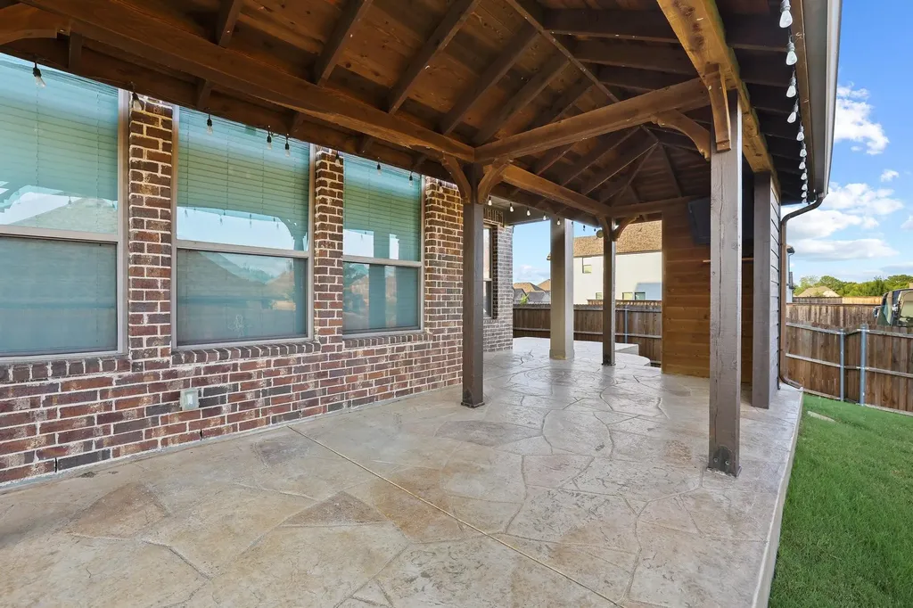 223 Thompson Drive Van Alstyne TX 75495