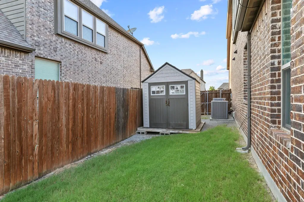 223 Thompson Drive Van Alstyne TX 75495