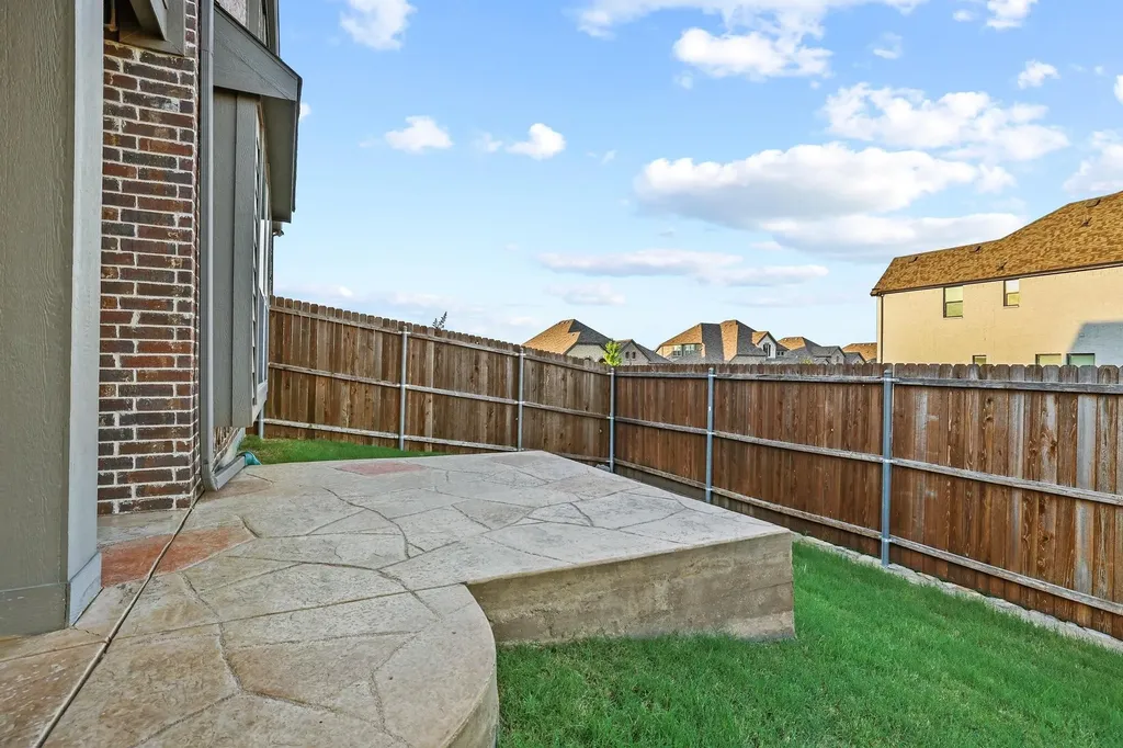 223 Thompson Drive Van Alstyne TX 75495