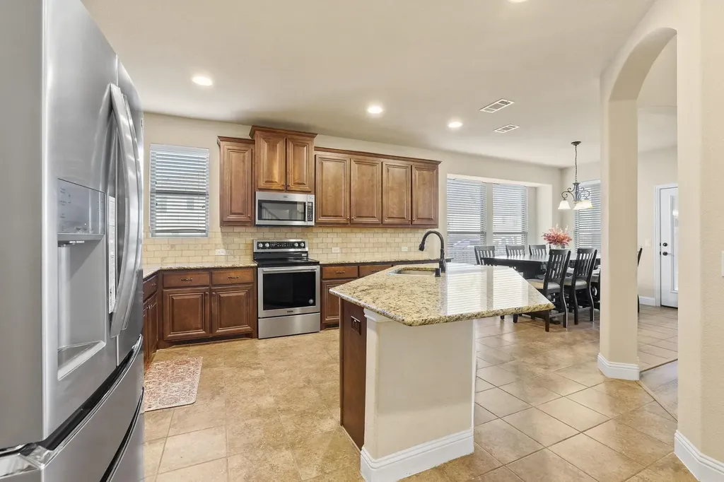 223 Thompson Drive Van Alstyne TX 75495