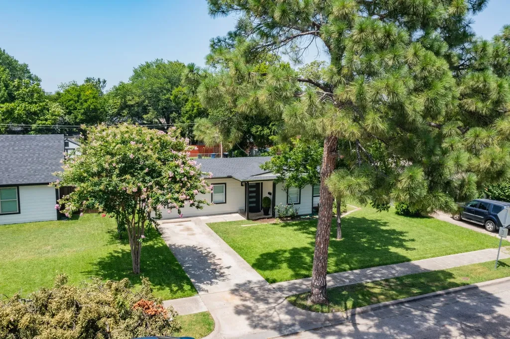 813 Travis Street Garland TX 75040
