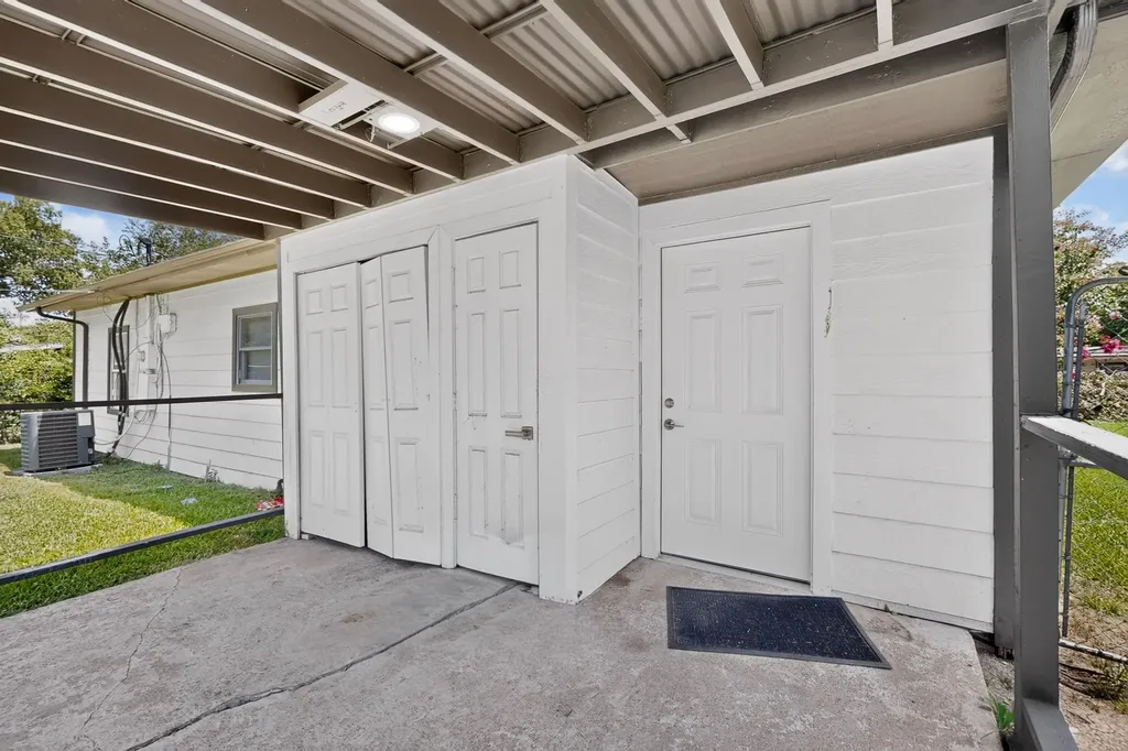 813 Travis Street Garland TX 75040