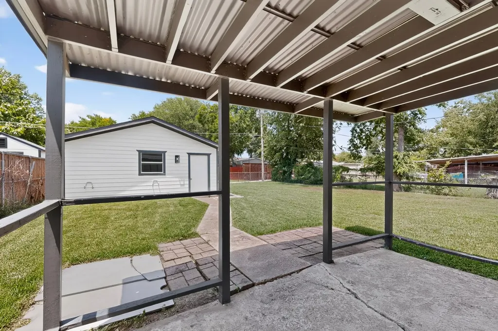813 Travis Street Garland TX 75040