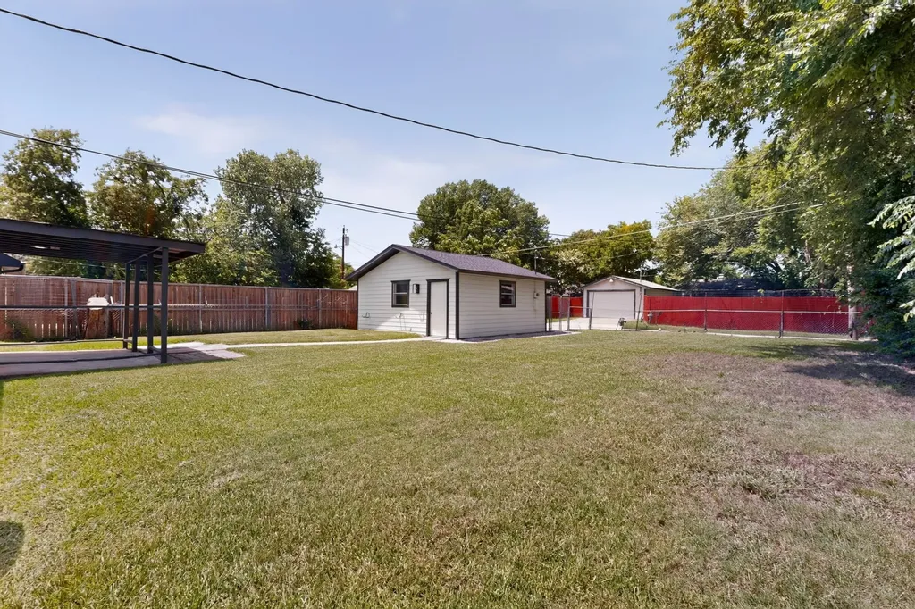 813 Travis Street Garland TX 75040