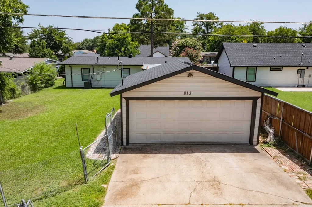 813 Travis Street Garland TX 75040