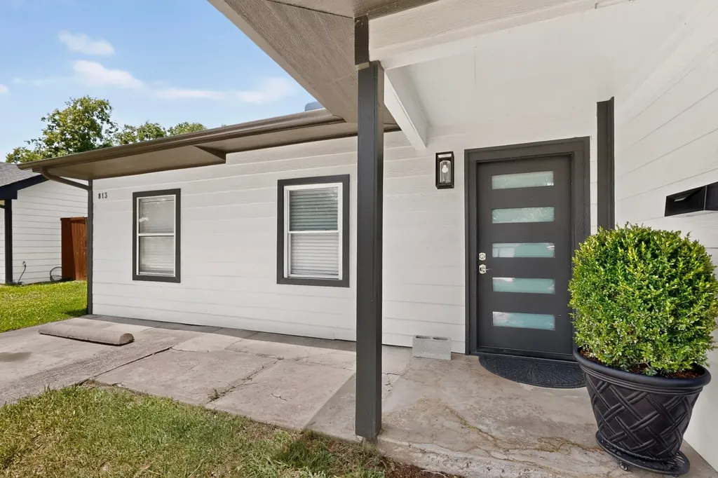 813 Travis Street Garland TX 75040