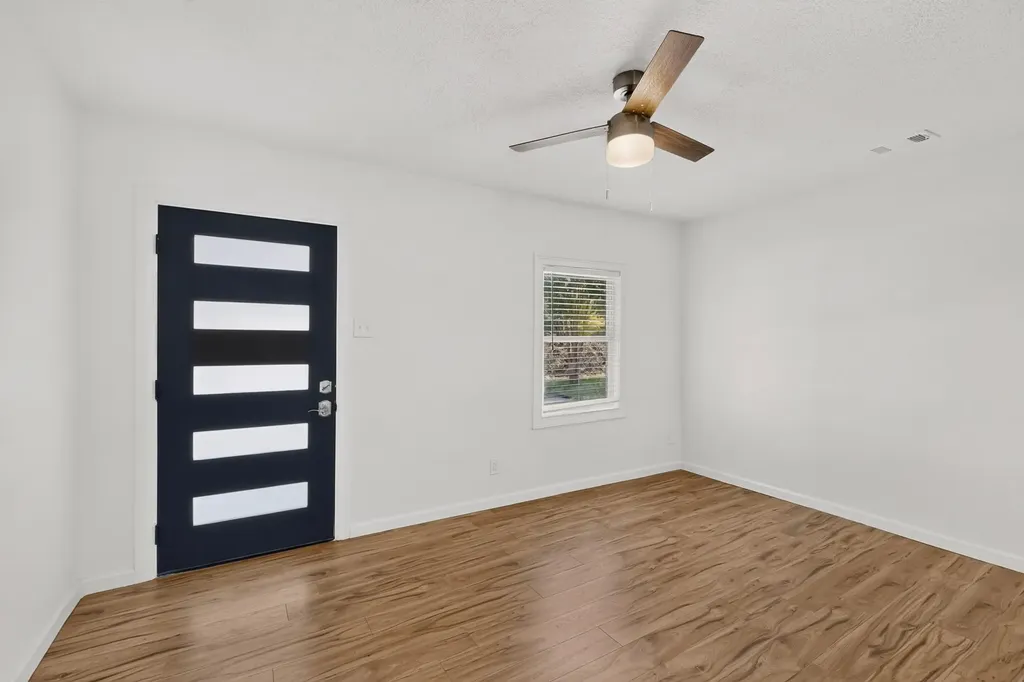 813 Travis Street Garland TX 75040