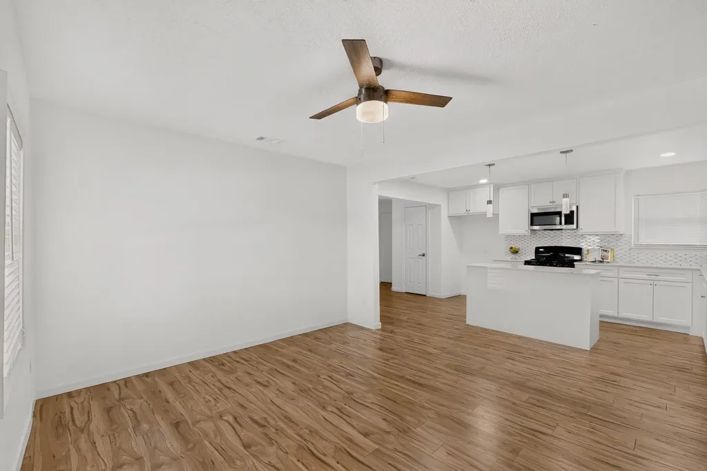 813 Travis Street Garland TX 75040