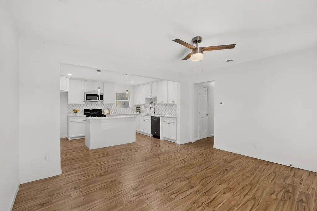 813 Travis Street Garland TX 75040
