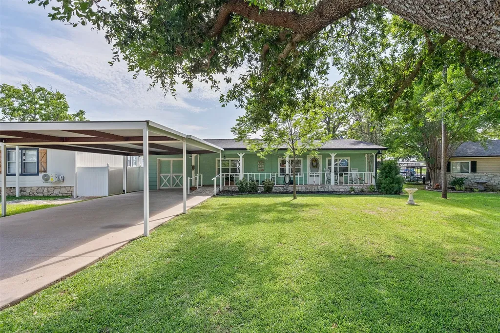 4517 Wildwood Circle Granbury TX 76049