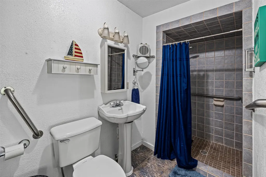 4517 Wildwood Circle Granbury TX 76049
