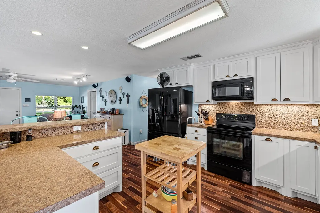 4517 Wildwood Circle Granbury TX 76049
