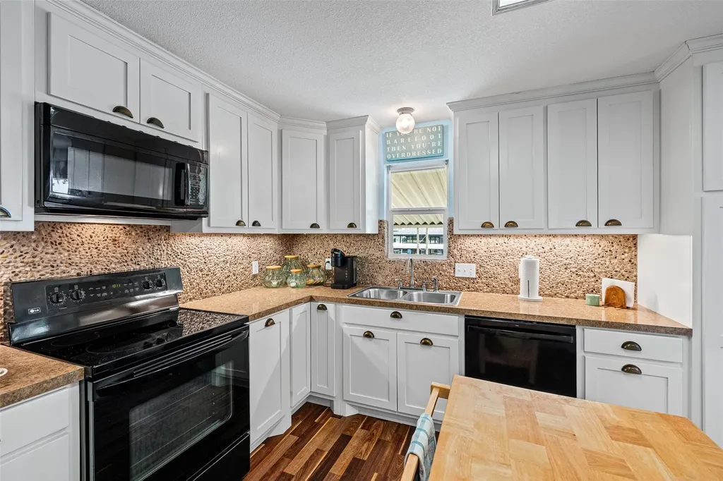 4517 Wildwood Circle Granbury TX 76049
