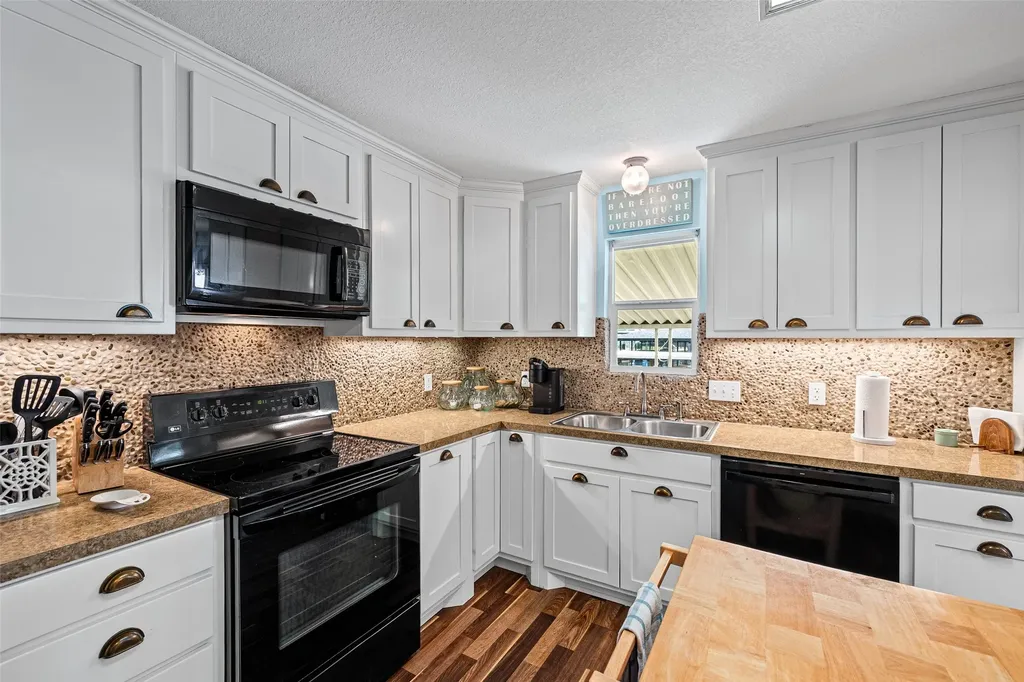 4517 Wildwood Circle Granbury TX 76049