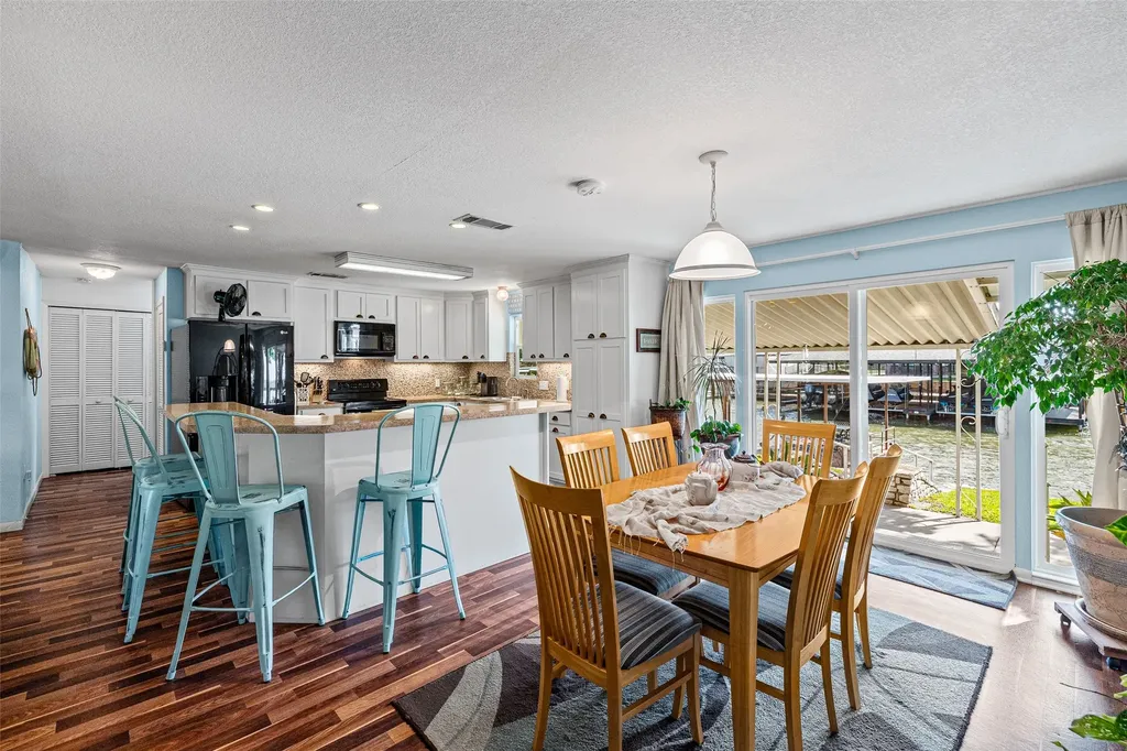 4517 Wildwood Circle Granbury TX 76049