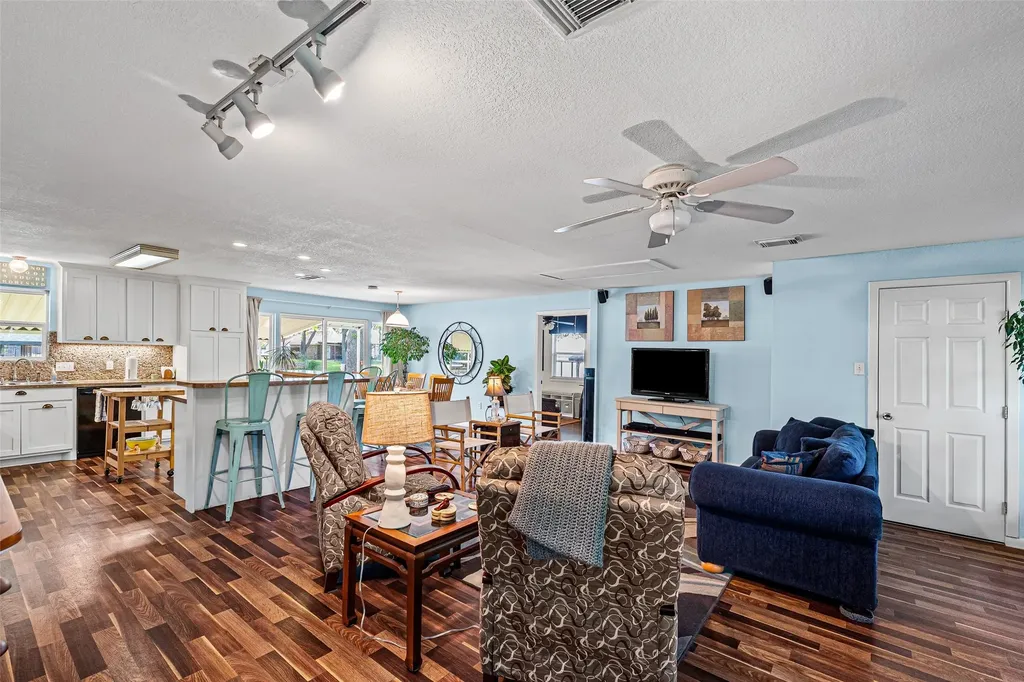 4517 Wildwood Circle Granbury TX 76049